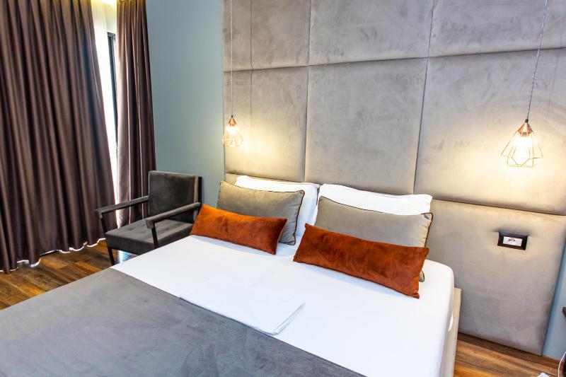 Deluxe Double Room with Balcony - Ground Floor image 1