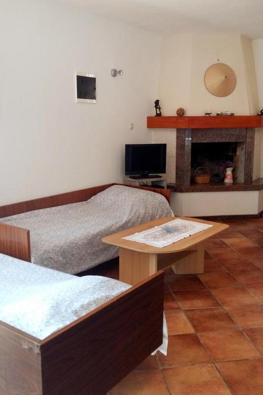 One-Bedroom Apartment with Terrace image 2