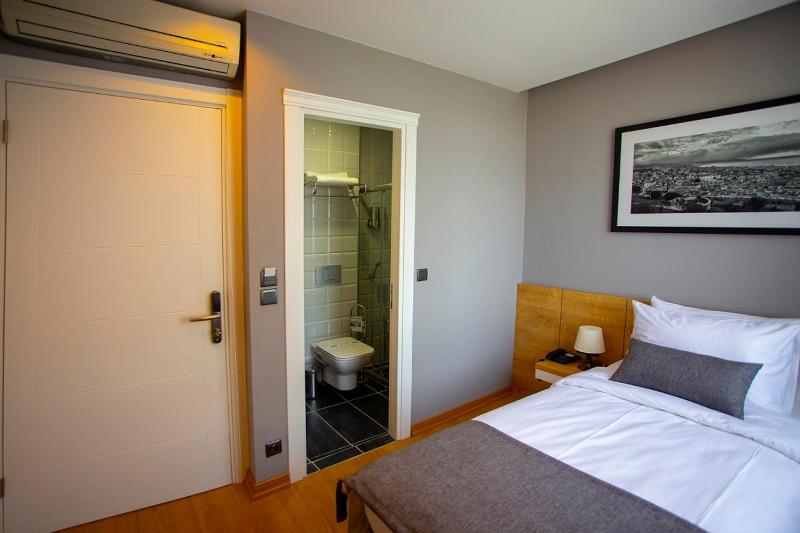 Economy Double Room image 1