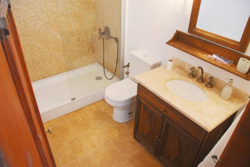 Double or Twin Room with Shared Bathroom image 4