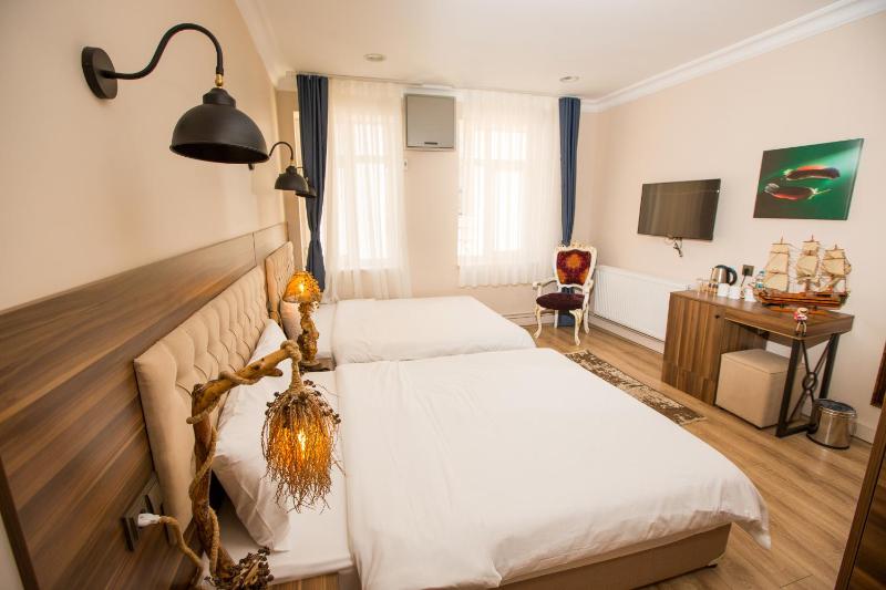 Quadruple Room image 1