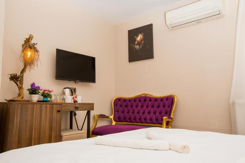 Standard Triple Room image 4