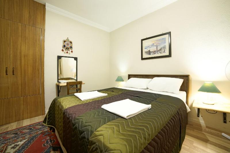 Triple Room with Bathroom image 3