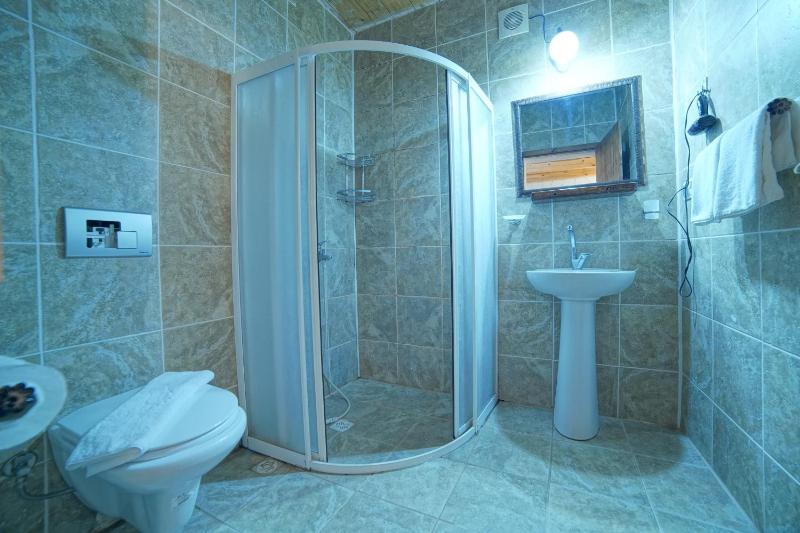 Double Room with Private Bathroom image 1
