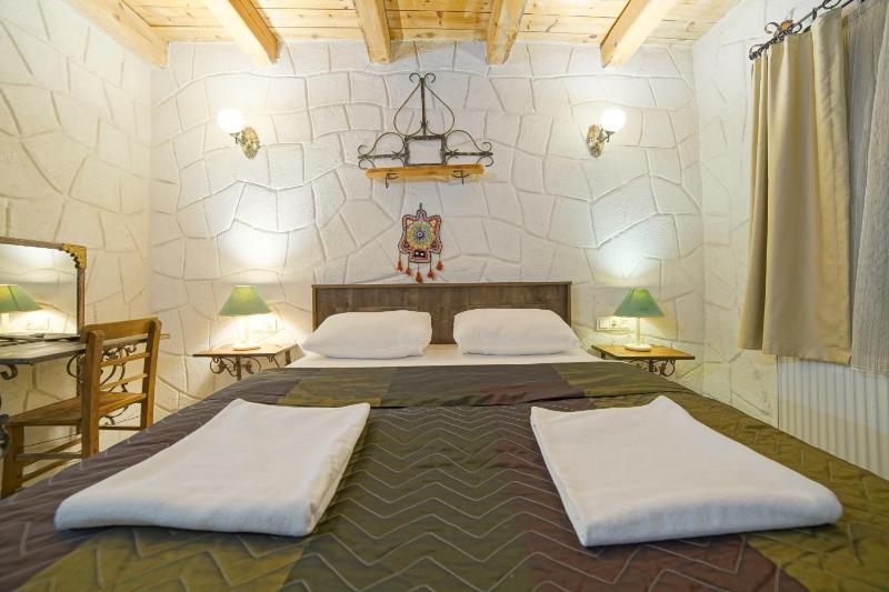 Double Room with Private Bathroom image 3