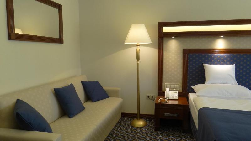 Deluxe Double Room with Balcony image 2