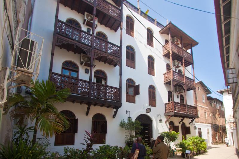 Asmini Palace Hotel - image 1
