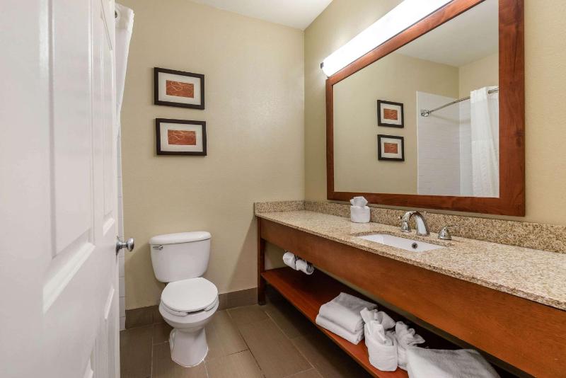 Business Suite - Disability Access/Non-Smoking image 3