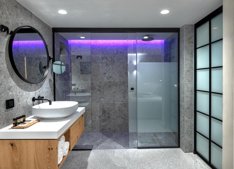 Double Room with Sea View image 3