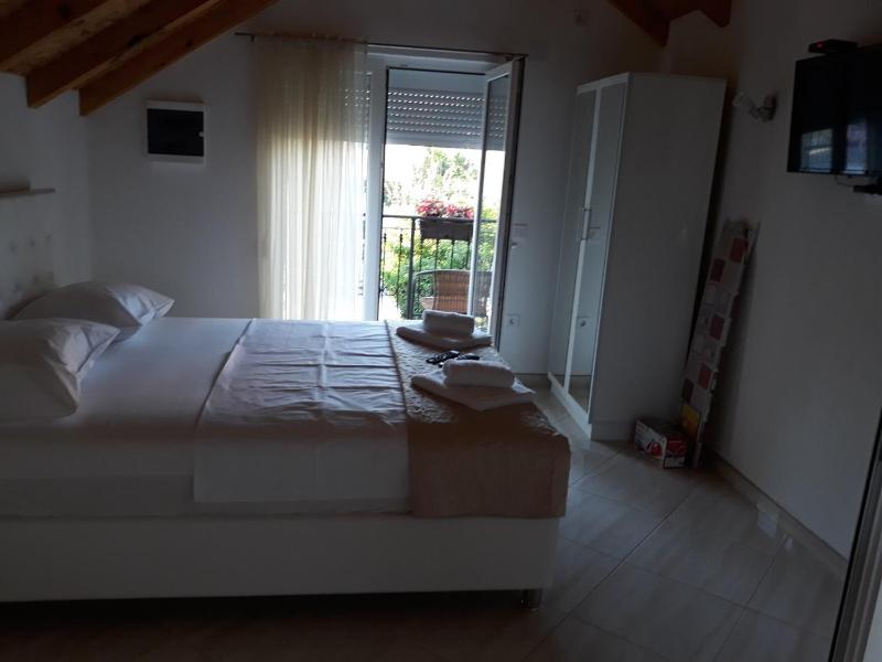 Apartment with Terrace image 4