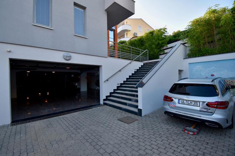 Amazing luxury apartment 200 m from the beach - image 17