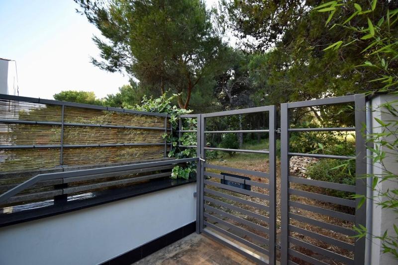 Amazing luxury apartment 200 m from the beach - image 9