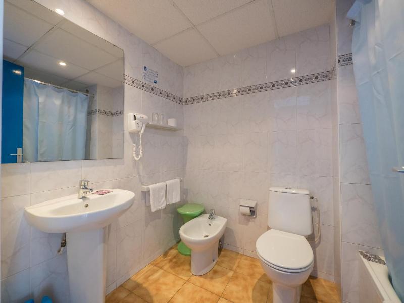 Standard Double Room image 2