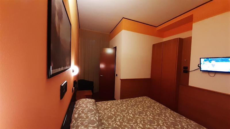 Standard Double Room image 1