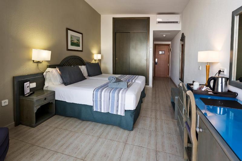 Double or Twin Room image 4