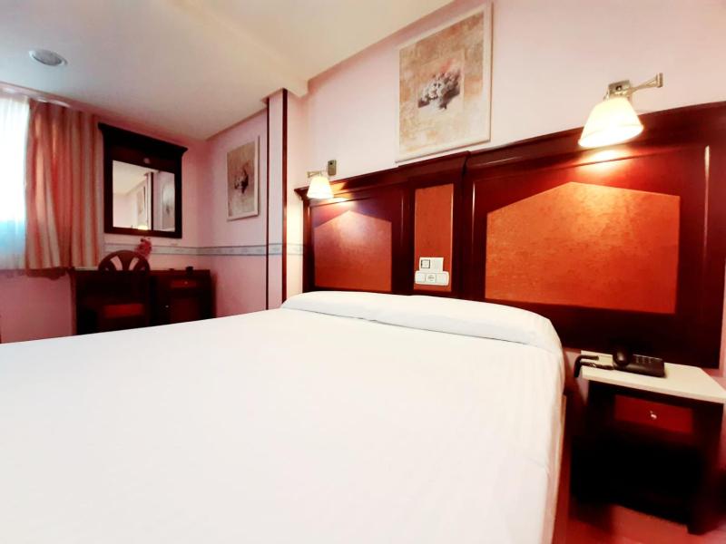 Double or Twin Room image 2