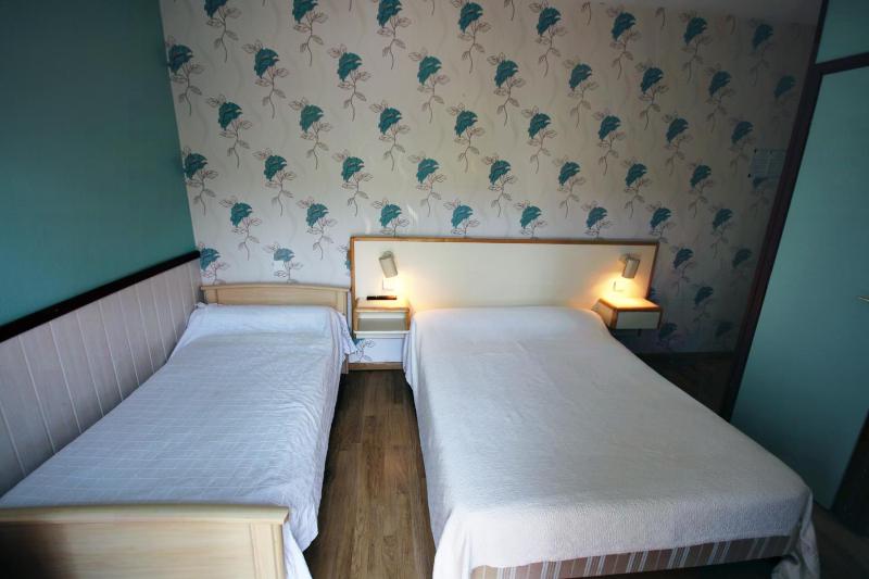 Standard Triple Room image 4