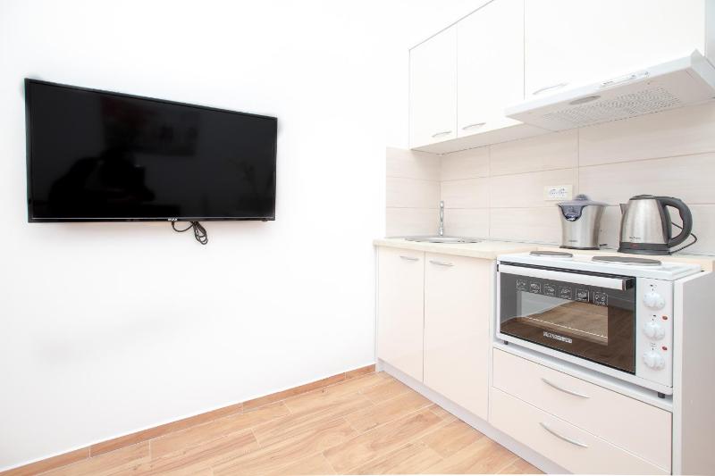 One-Bedroom Apartment image 3