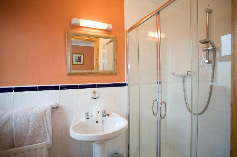 Double Room image 4