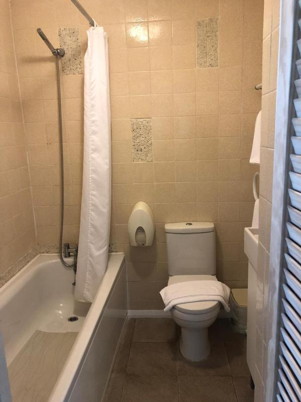 Double Room image 4