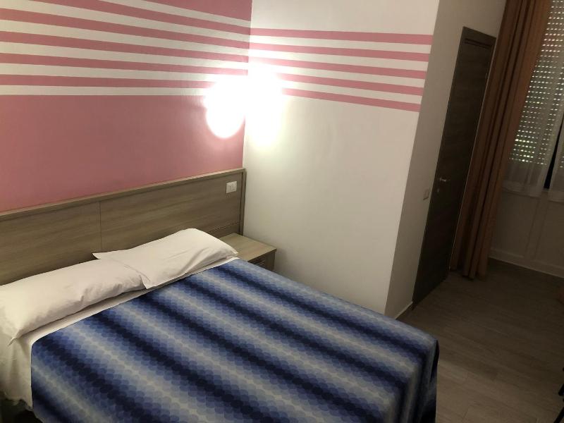 Double or Twin Room image 3