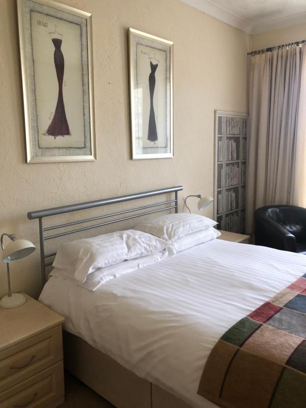 Double Room image 2