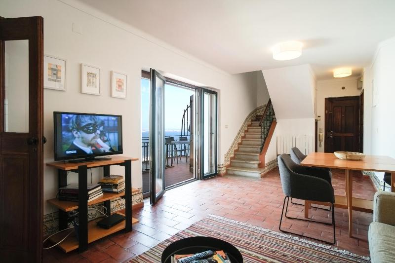 Two-Bedroom Apartment with Terrace and Sea View - Rua do Recolhimento 48 image 4
