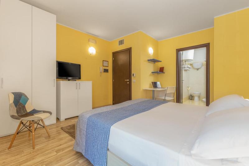 Standard Double Room image 4
