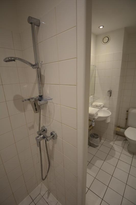 Standard Double Room image 3