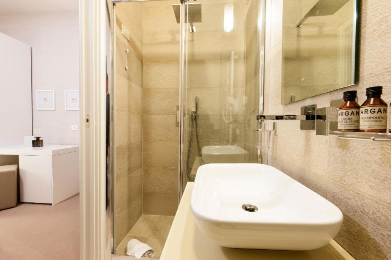 B&B Blanc - image 15