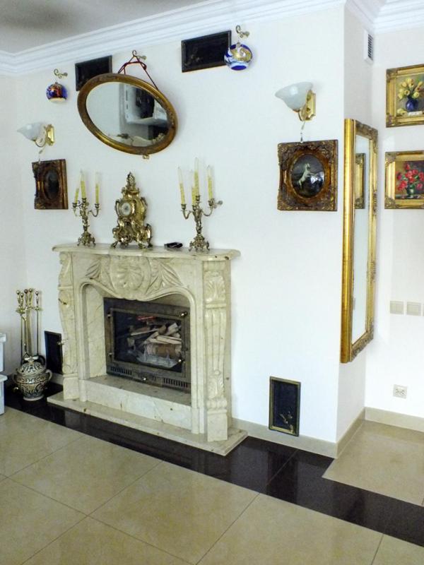 Five-Bedroom House image 3