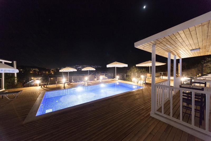 Deluxe Double Room with Sea View image 2