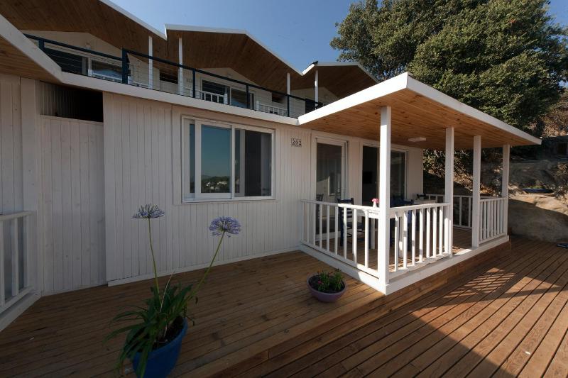 Deluxe Double Room with Sea View image 3