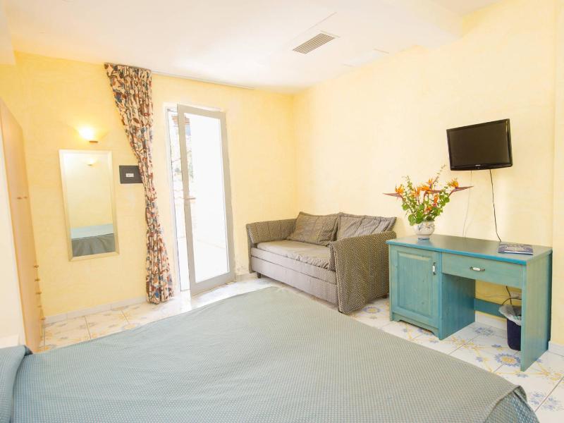 Quadruple Room image 1