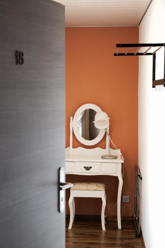 Standard Triple Room image 4