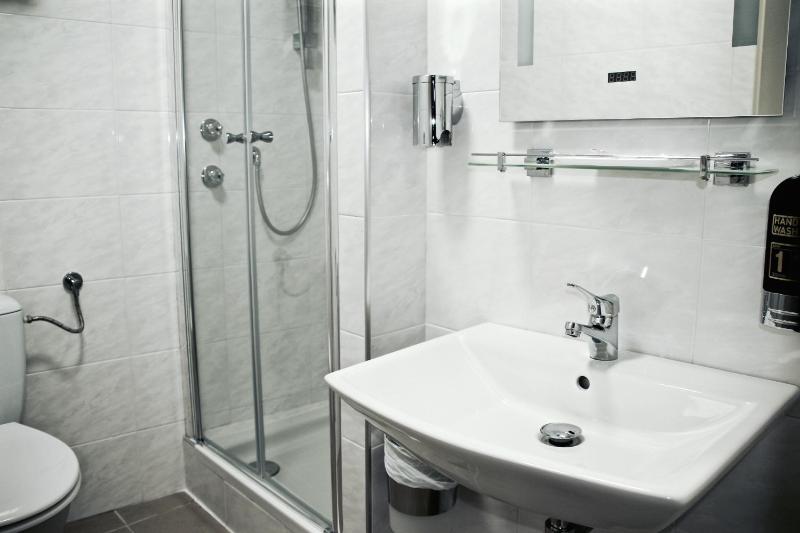 Double Room with Private Bathroom image 4