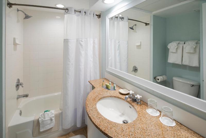 Double Room with Balcony image 2
