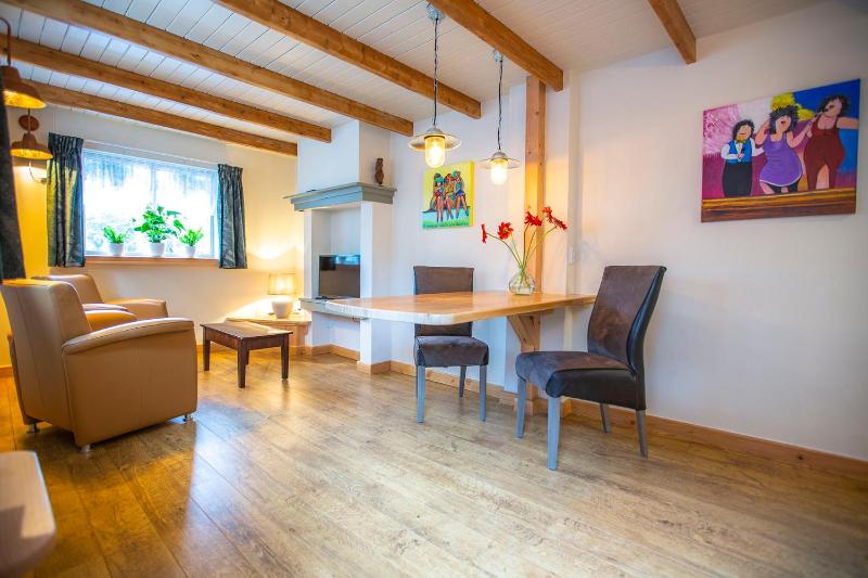 One-Bedroom Apartment image 2