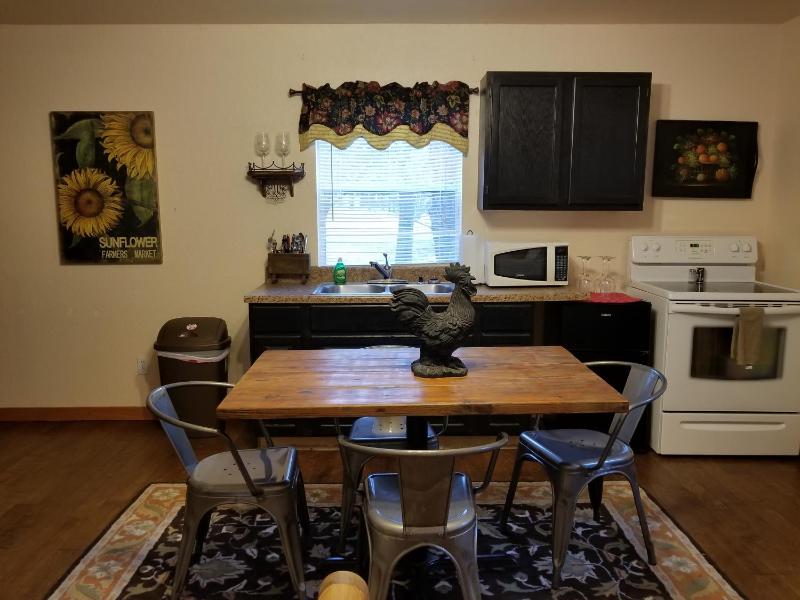 Olive Cabin - image 11