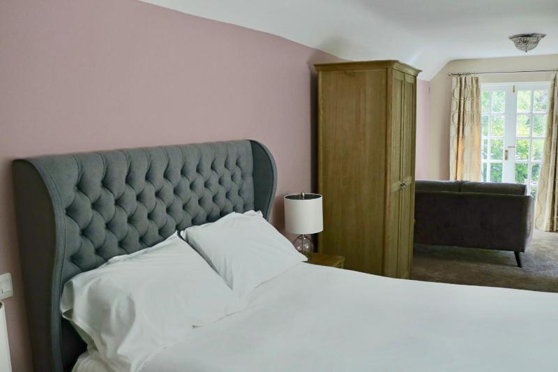 The Cottage Hotel - image 3