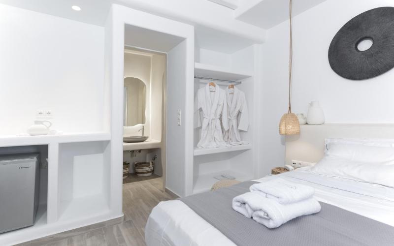 Standard Double Room image 3