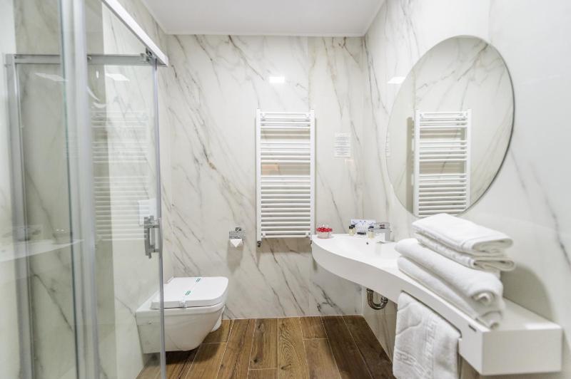 Mirage Medspa Hotel - image 33