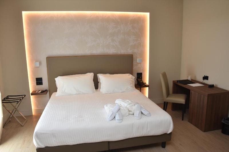 Suite with Spa Bath image 1