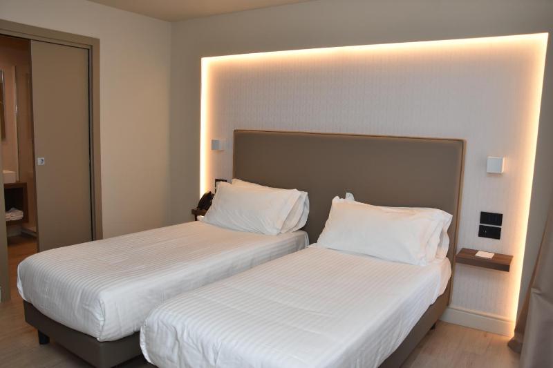 Twin Room with View image 1