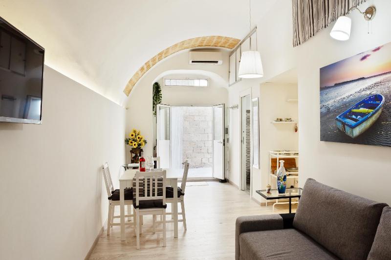 One-Bedroom Apartment image 3