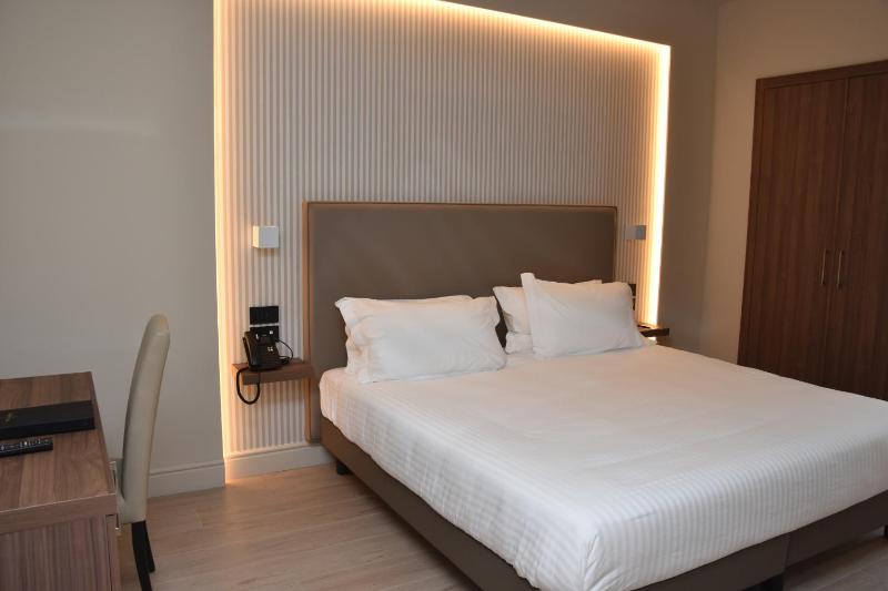 Superior King Room image 1
