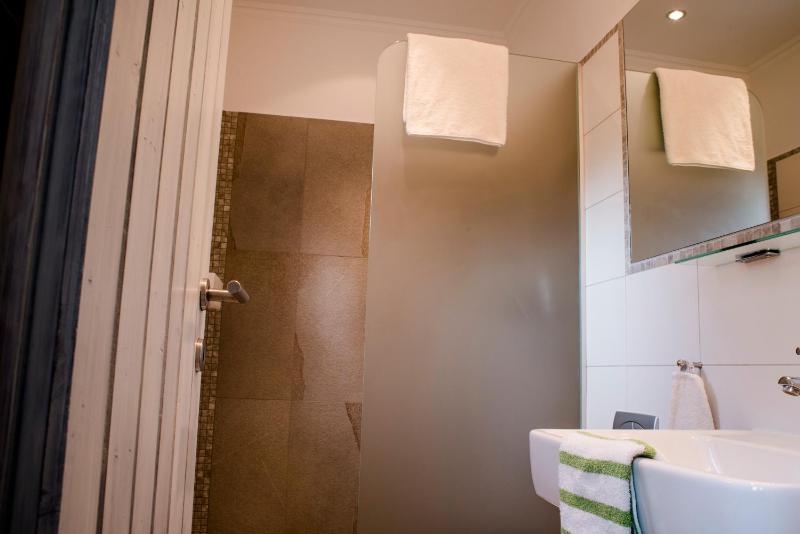 One-Bedroom Apartment (1 Adult + 1 Child) image 2