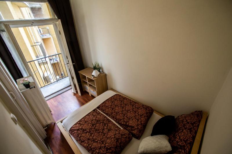 TOP LOCATION BUDAPEST - image 12