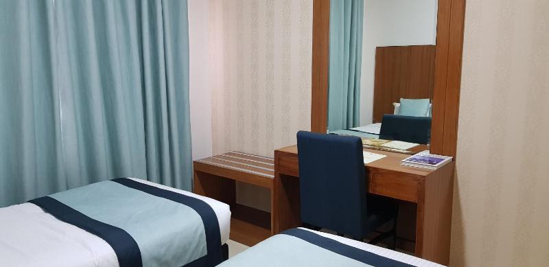 One-Bedroom Suite with Free Parking image 2