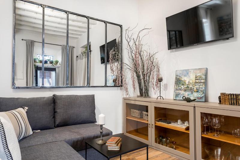 One-Bedroom Apartment image 3